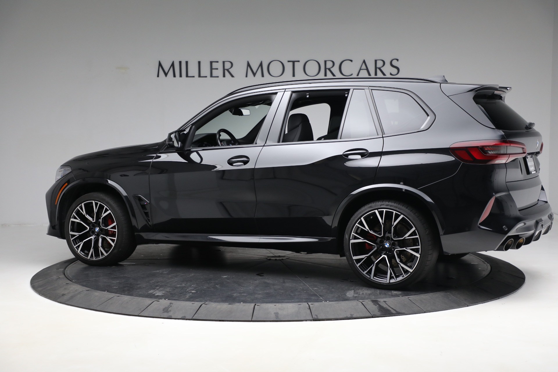 Used-2022-BMW-X5-M-Competition
