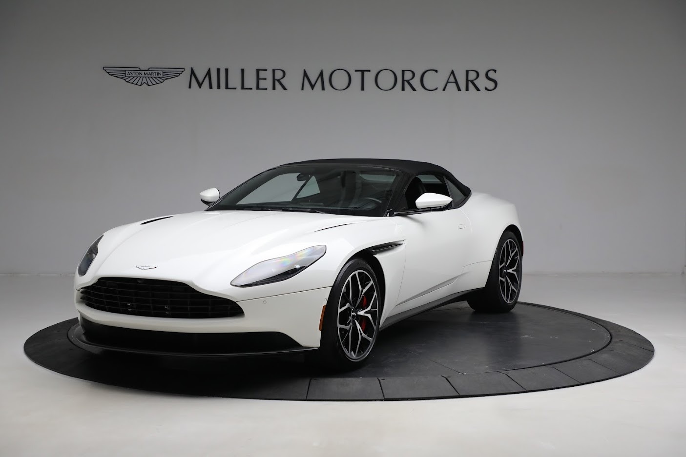 Used-2019-Aston-Martin-DB11-Volante