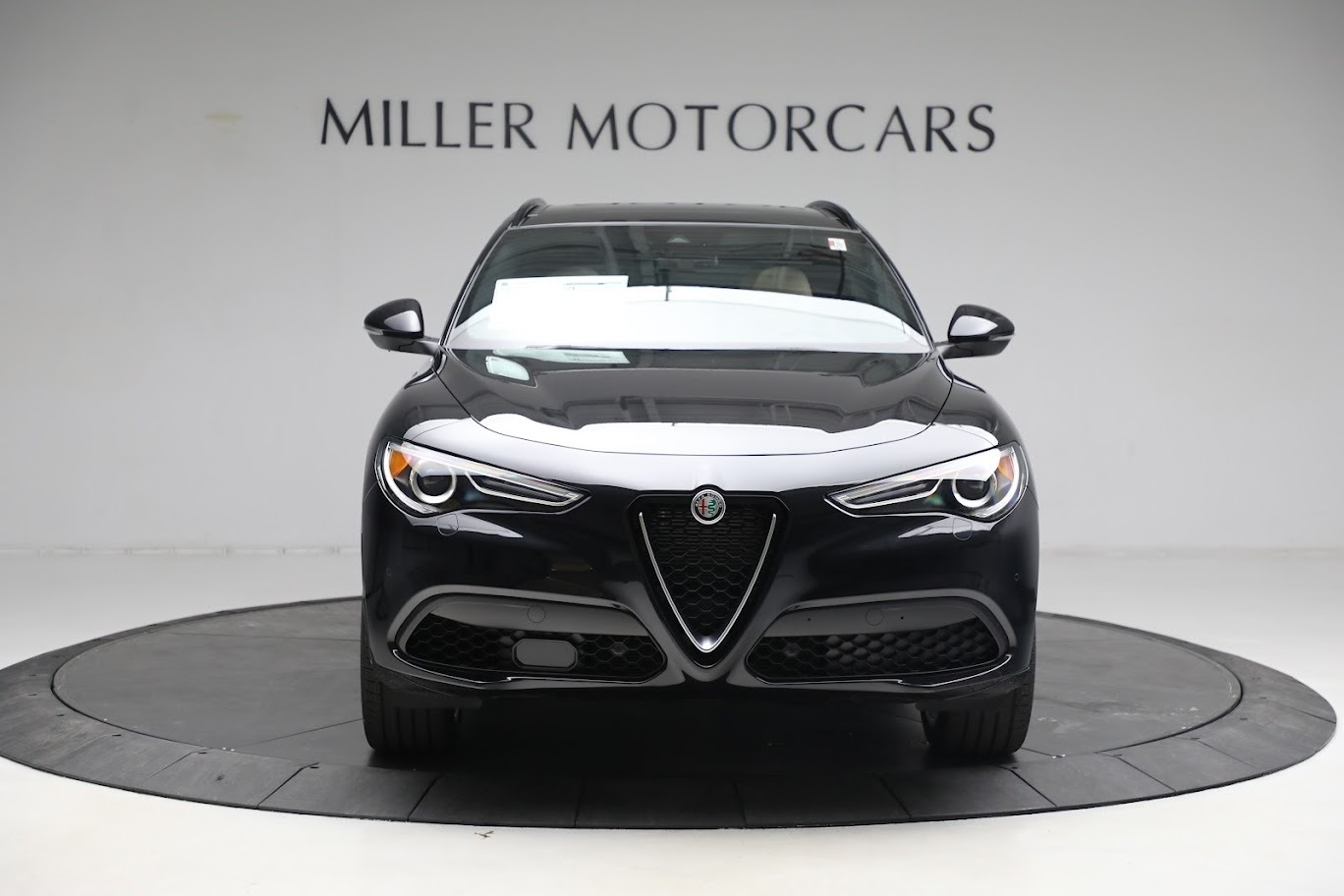 New-2023-Alfa-Romeo-Stelvio-Ti-Lusso
