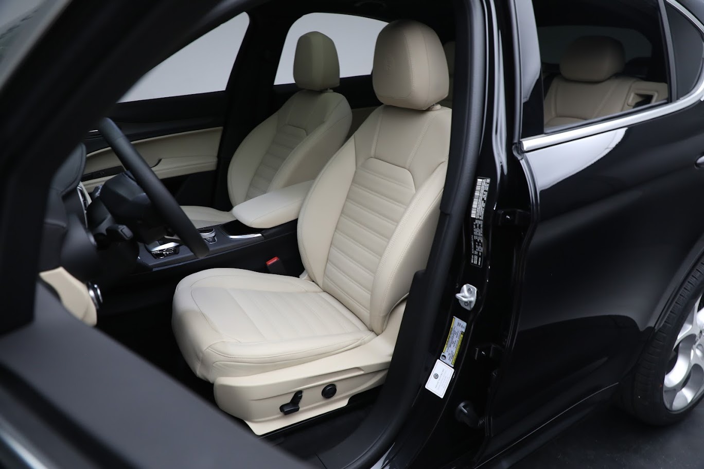 New-2023-Alfa-Romeo-Stelvio-Ti-Lusso