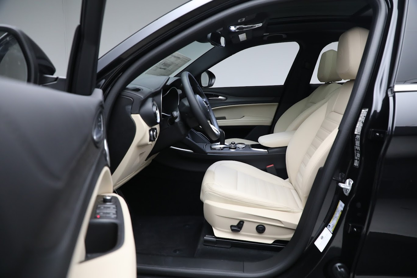 New-2023-Alfa-Romeo-Stelvio-Ti-Lusso