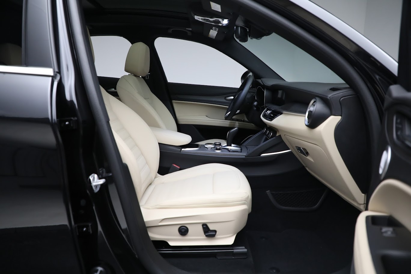 New-2023-Alfa-Romeo-Stelvio-Ti-Lusso