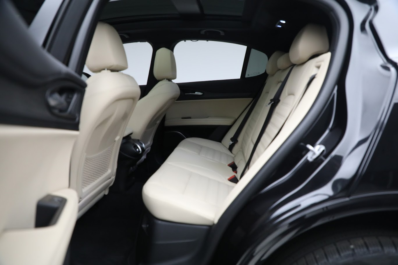 New-2023-Alfa-Romeo-Stelvio-Ti-Lusso