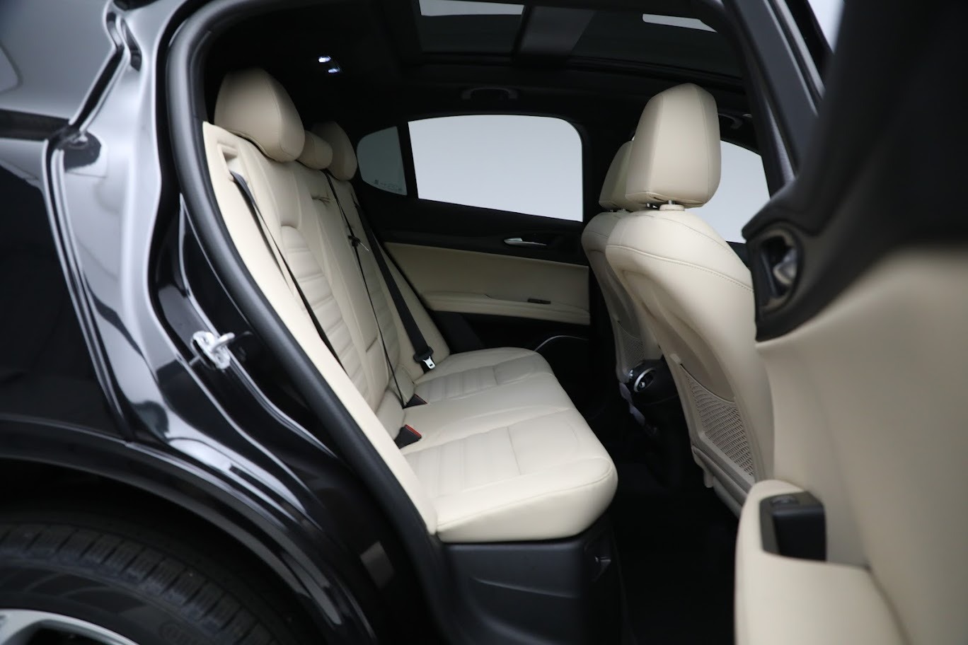 New-2023-Alfa-Romeo-Stelvio-Ti-Lusso