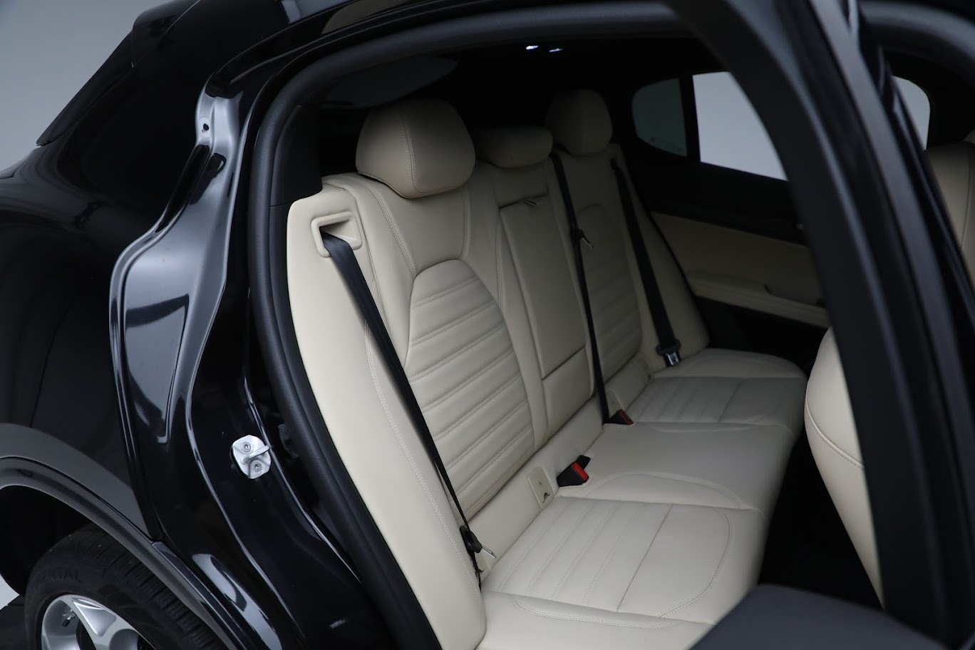 New-2023-Alfa-Romeo-Stelvio-Ti-Lusso