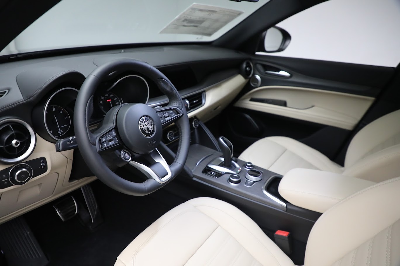 New-2023-Alfa-Romeo-Stelvio-Ti-Lusso