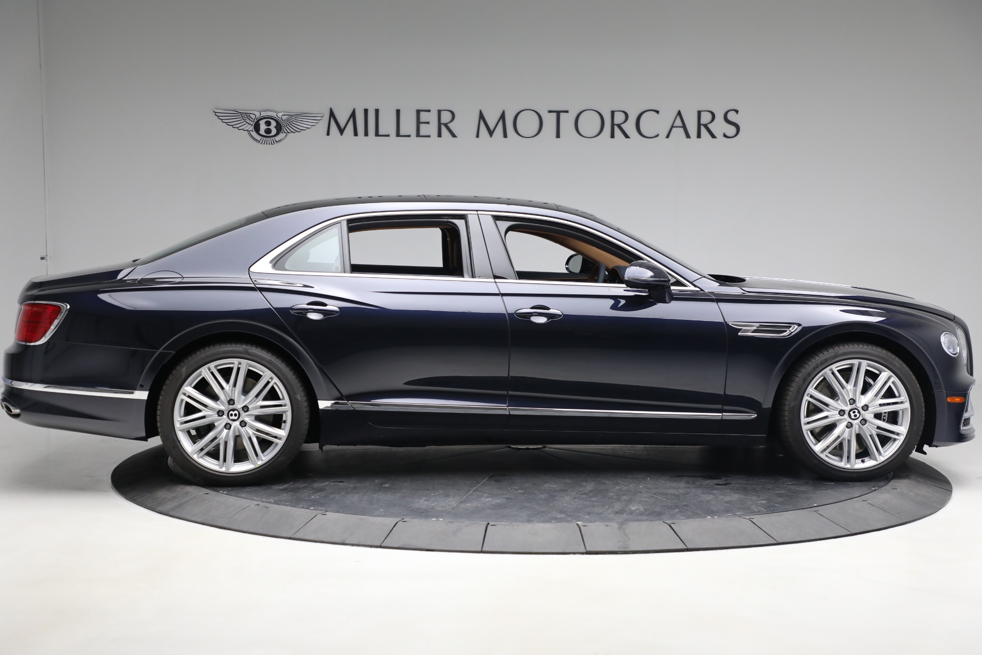 New-2023-Bentley-Flying-Spur-V8