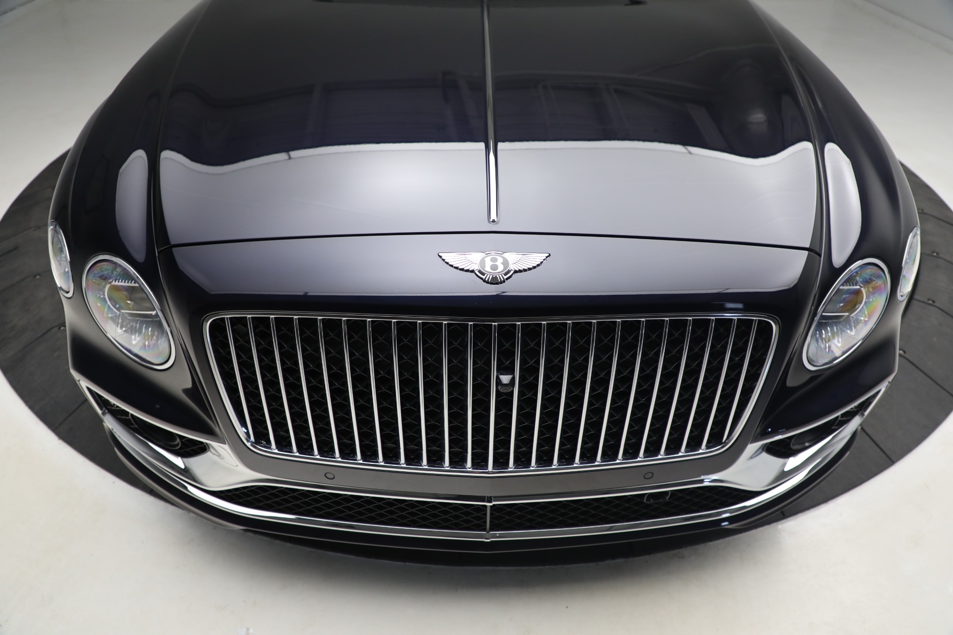 New-2023-Bentley-Flying-Spur-V8