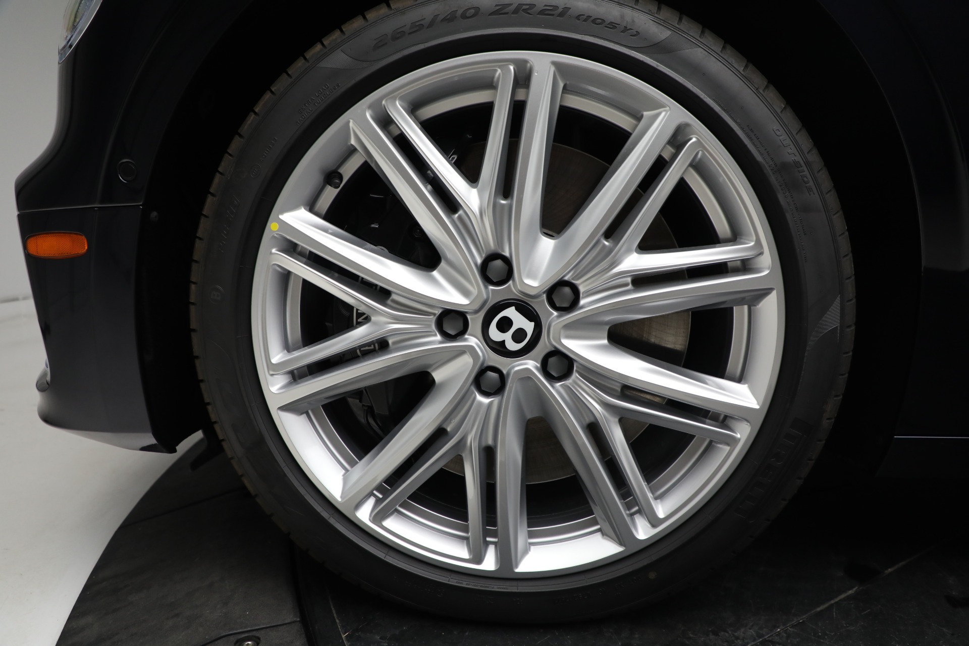 New-2023-Bentley-Flying-Spur-V8