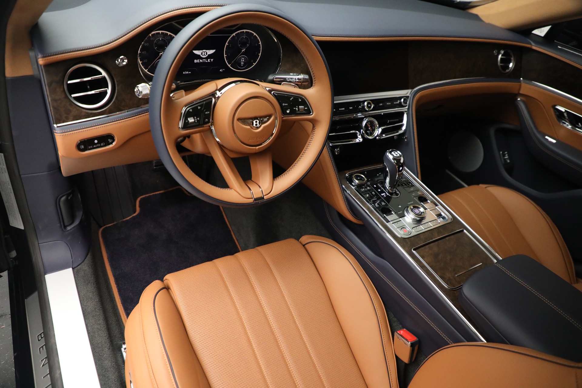 New-2023-Bentley-Flying-Spur-V8