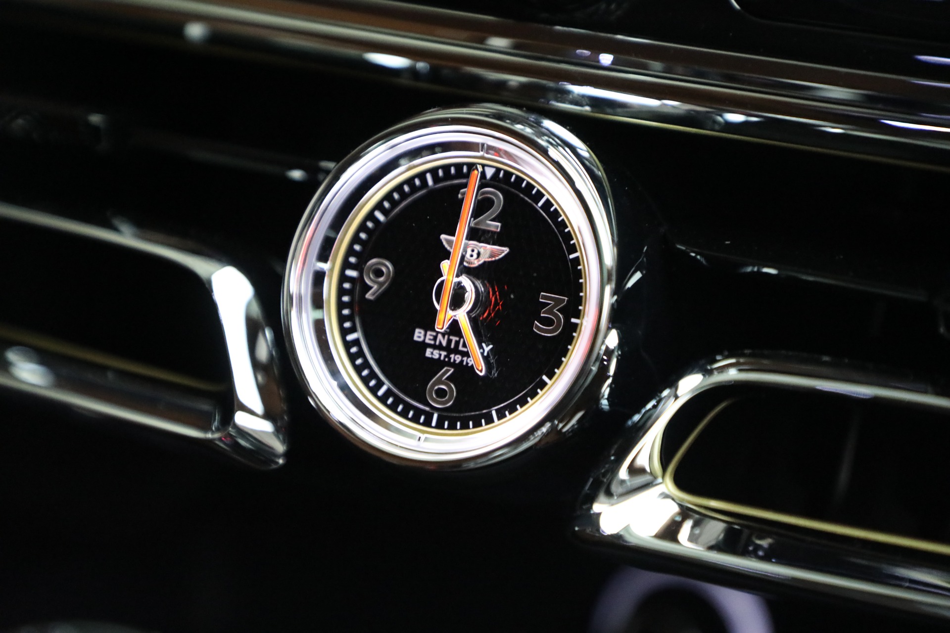 New-2023-Bentley-Flying-Spur-V8