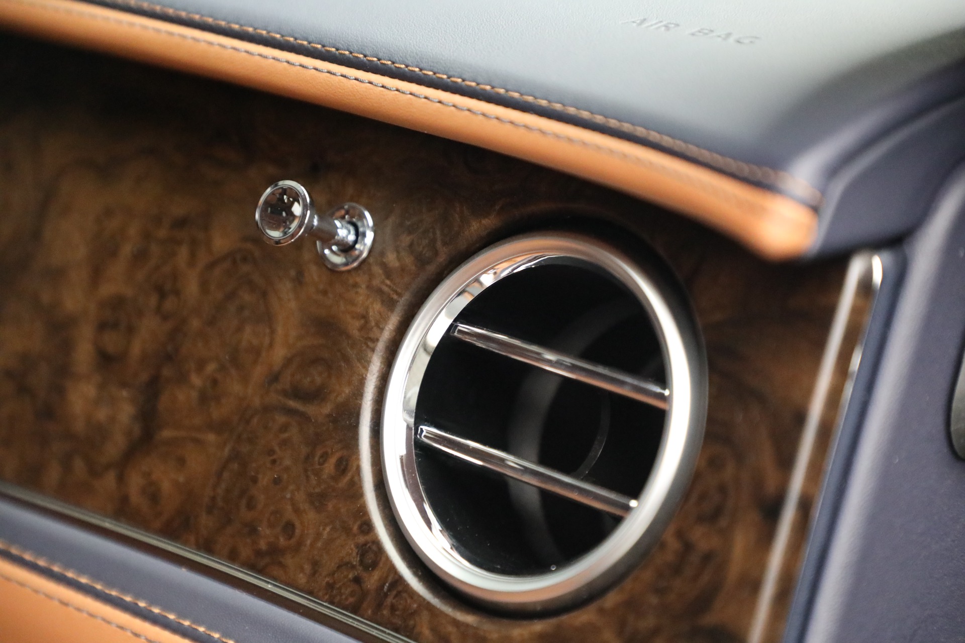 New-2023-Bentley-Flying-Spur-V8