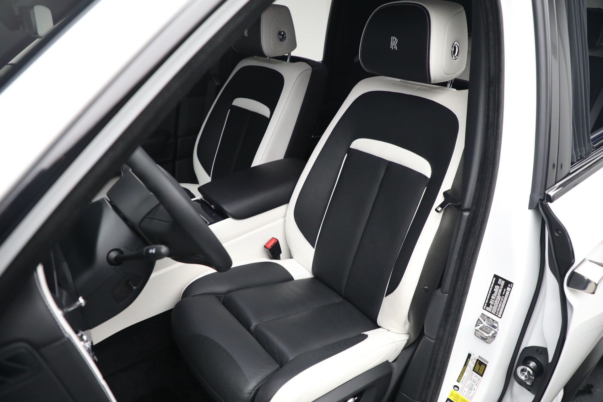 Used-2022-Rolls-Royce-Black-Badge-Cullinan