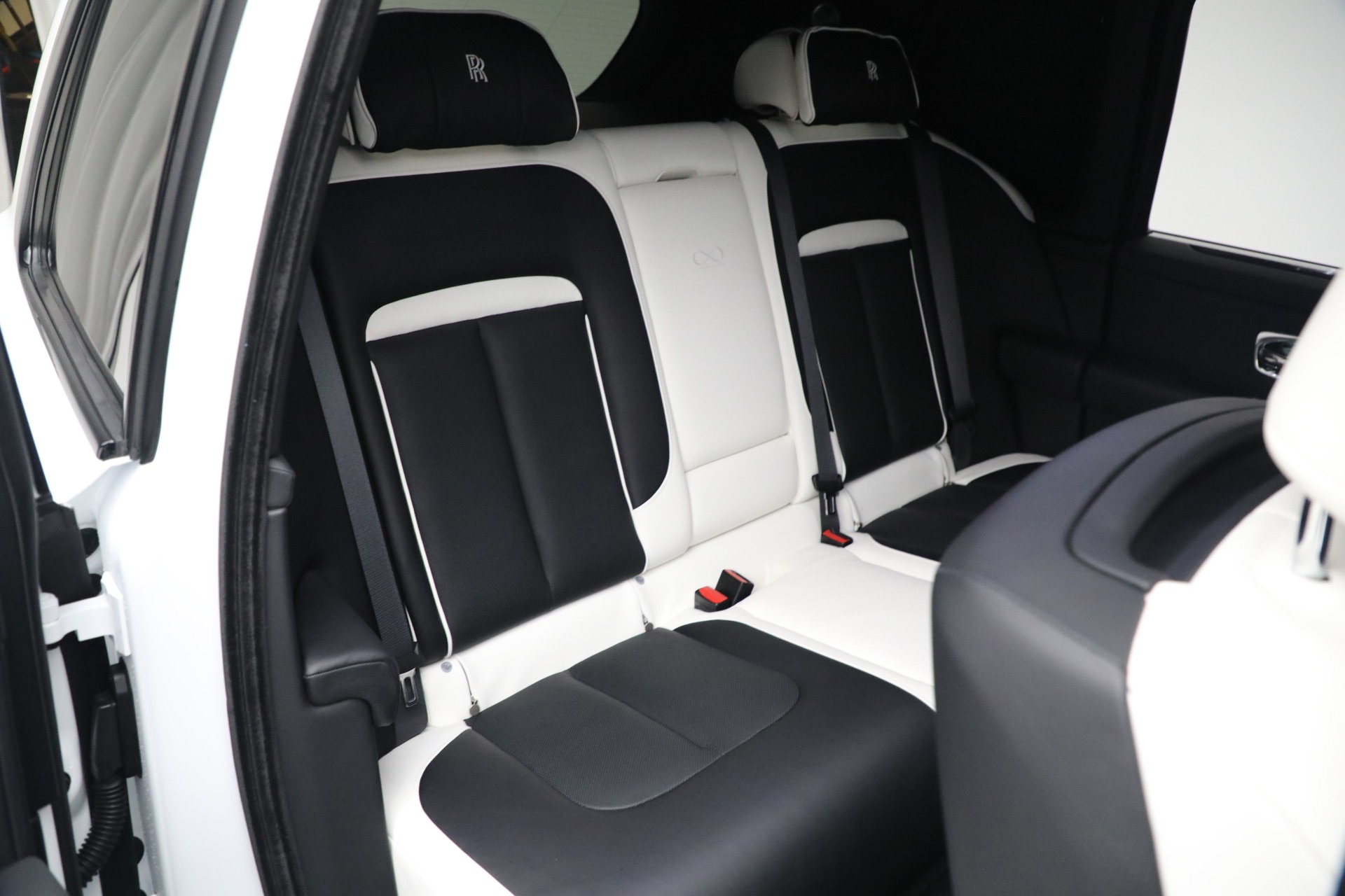 Used-2022-Rolls-Royce-Black-Badge-Cullinan