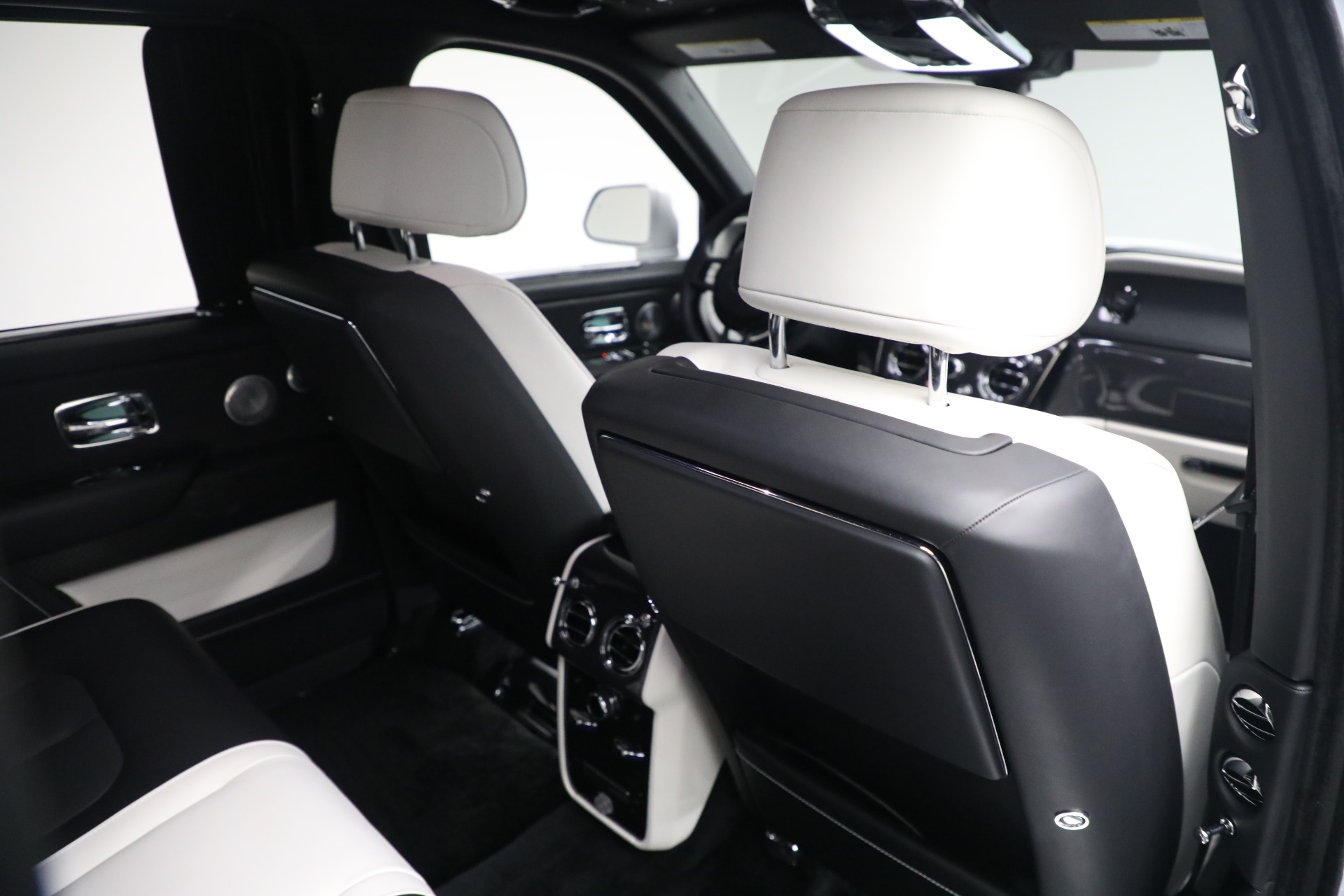 Used-2022-Rolls-Royce-Black-Badge-Cullinan