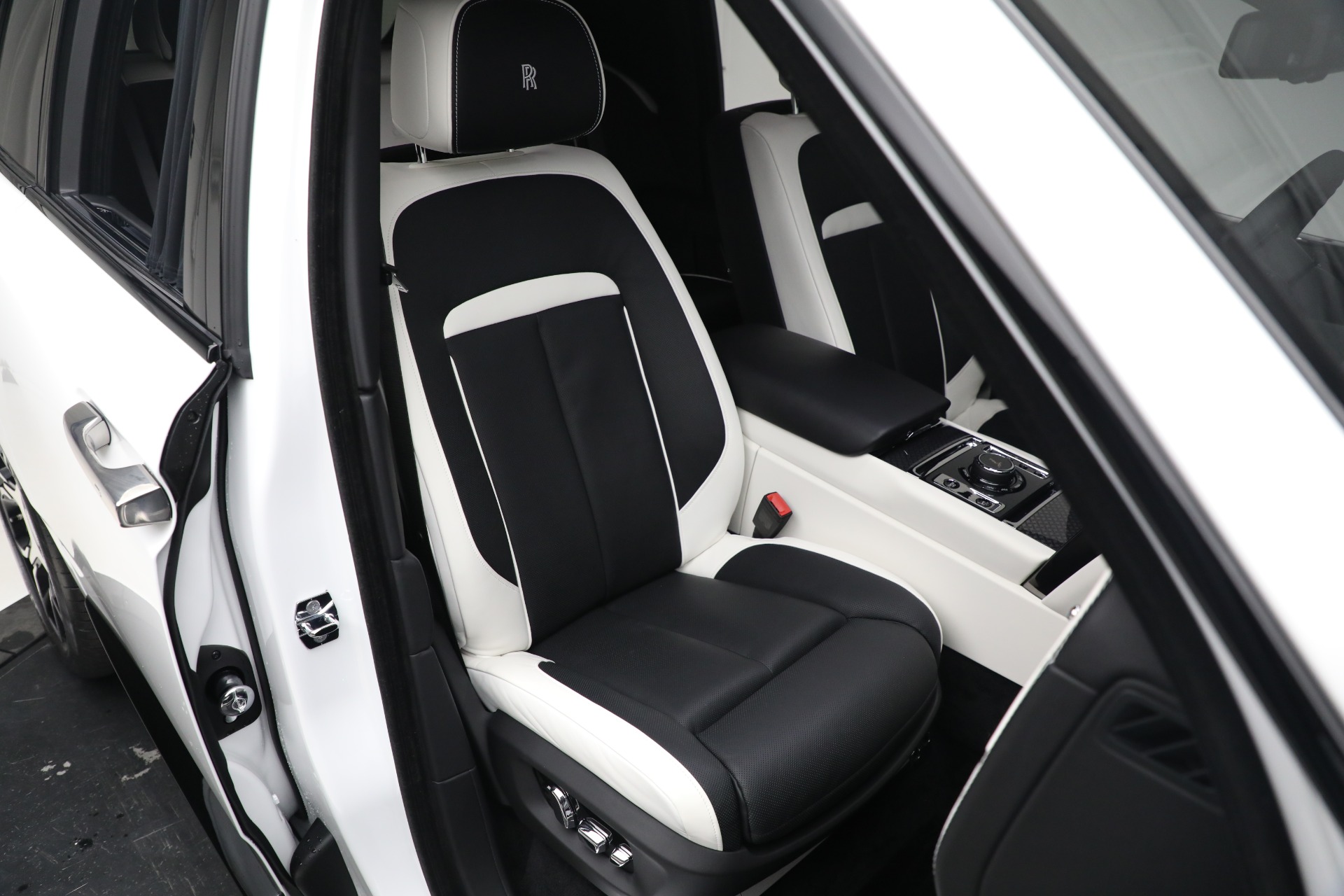 Used-2022-Rolls-Royce-Black-Badge-Cullinan