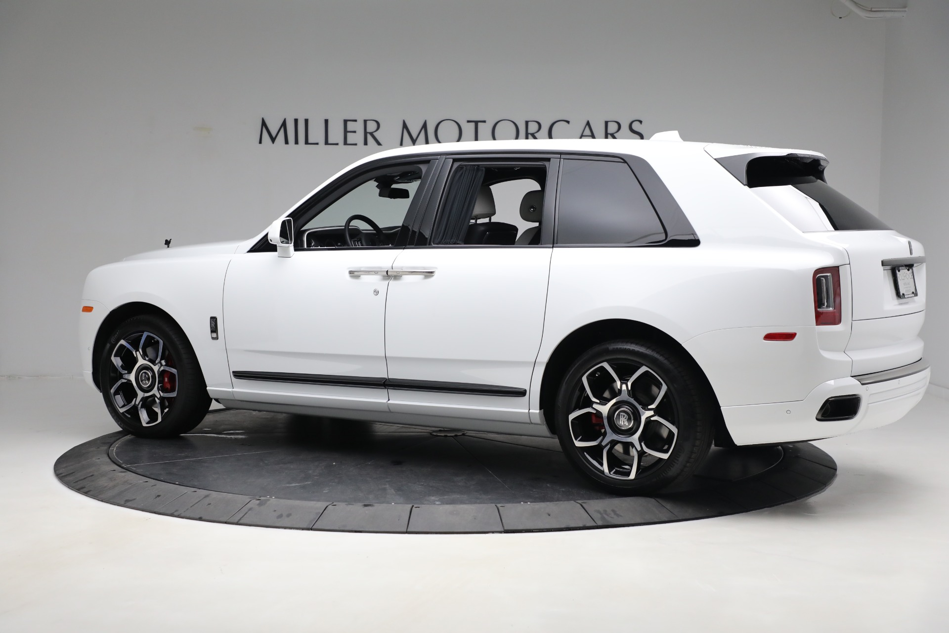 Used-2022-Rolls-Royce-Black-Badge-Cullinan