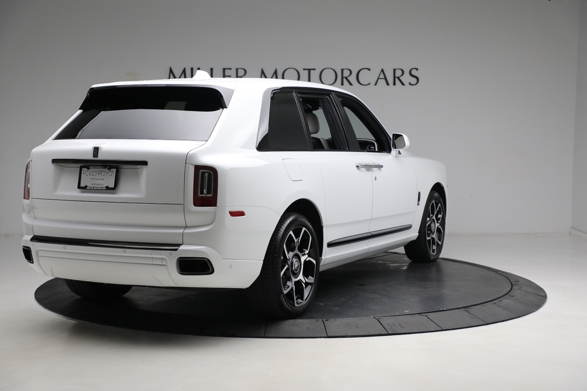 Used-2022-Rolls-Royce-Black-Badge-Cullinan