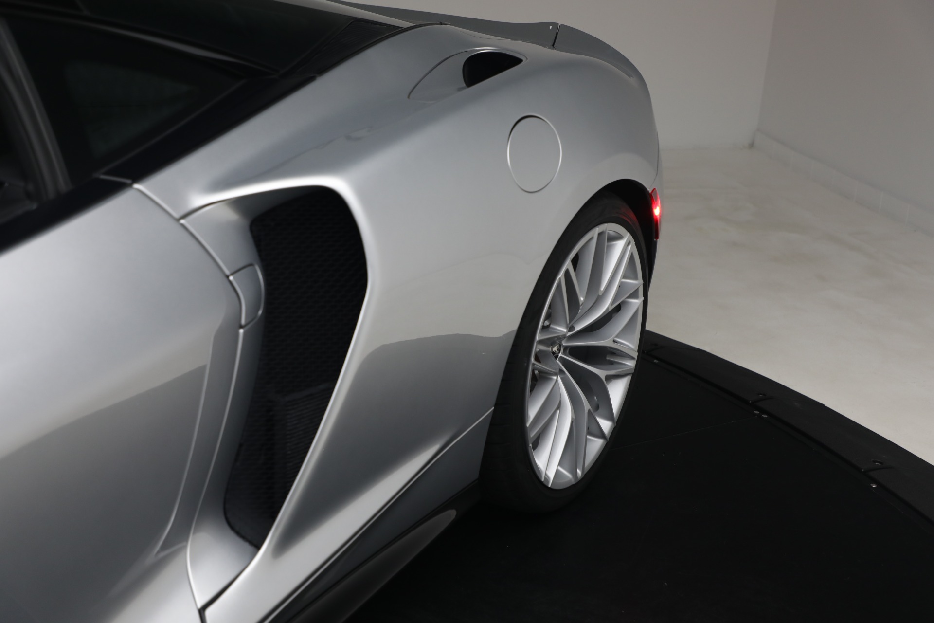 Used-2023-McLaren-GT-Luxe