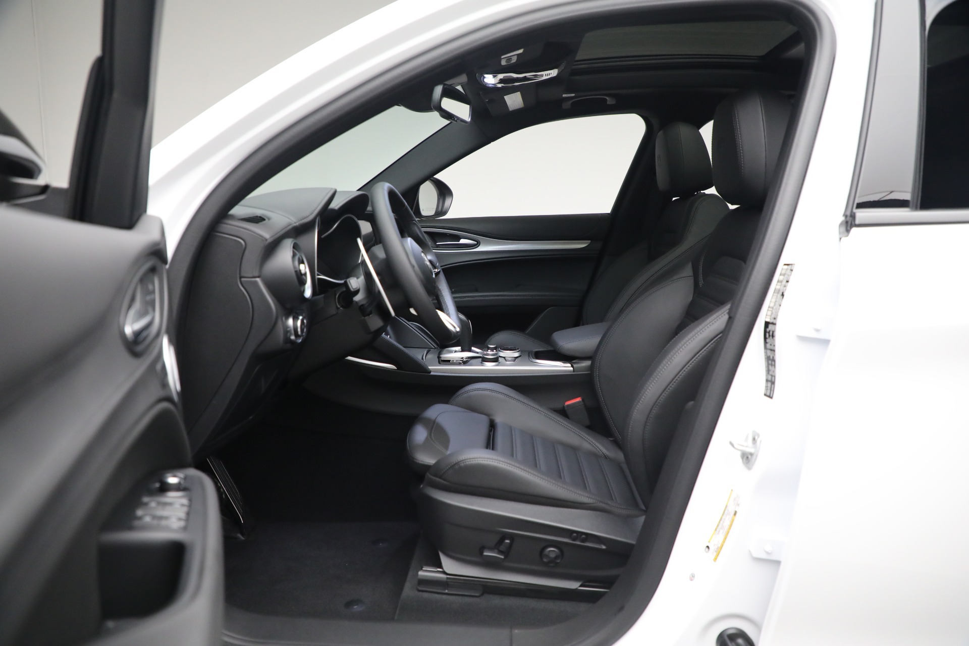 New-2023-Alfa-Romeo-Stelvio-Veloce