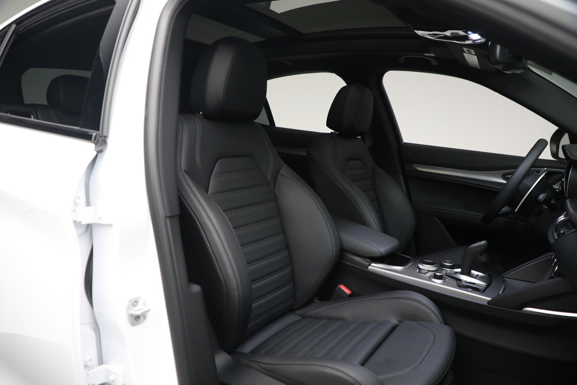 New-2023-Alfa-Romeo-Stelvio-Veloce