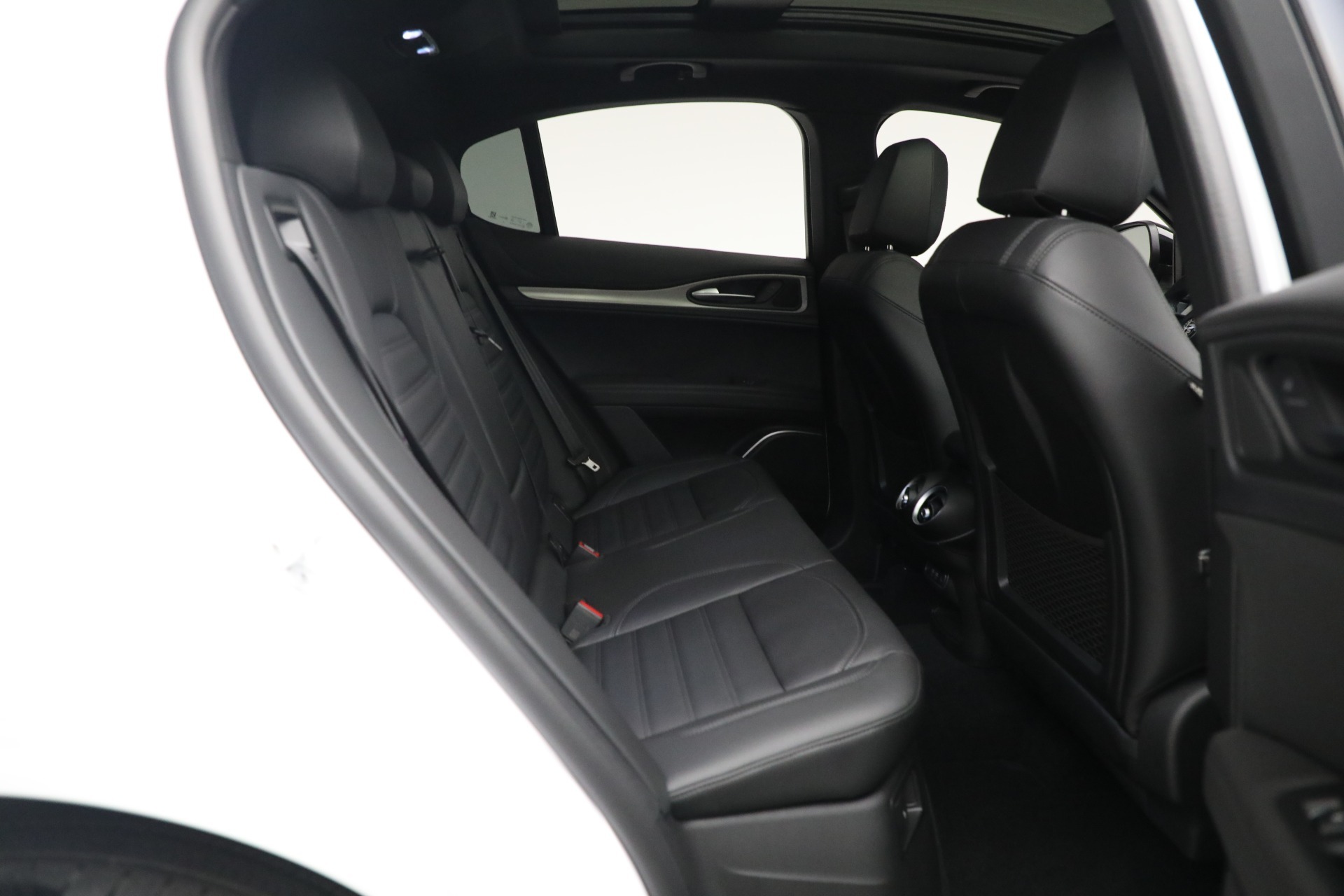 New-2023-Alfa-Romeo-Stelvio-Veloce