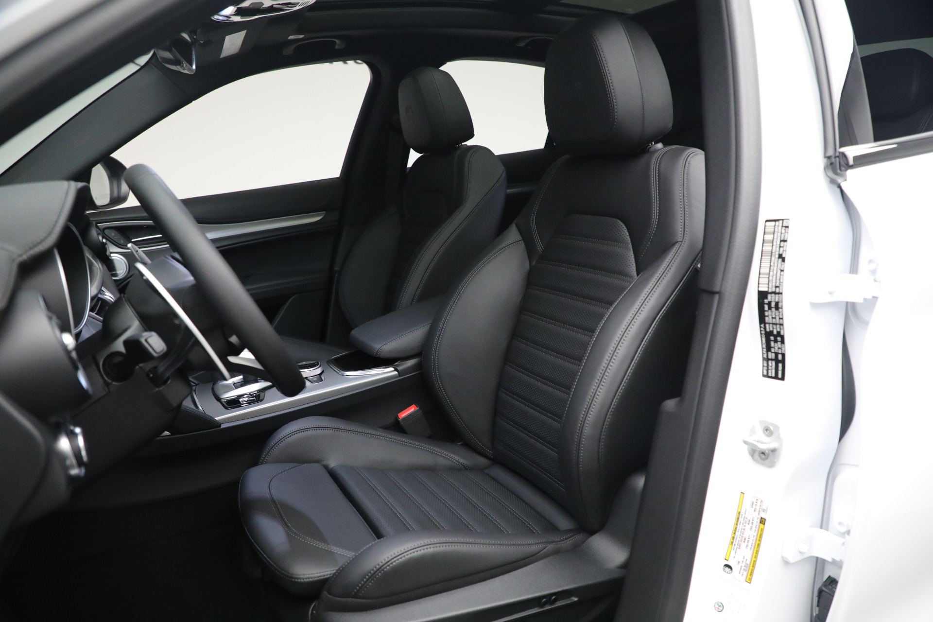 New-2023-Alfa-Romeo-Stelvio-Veloce