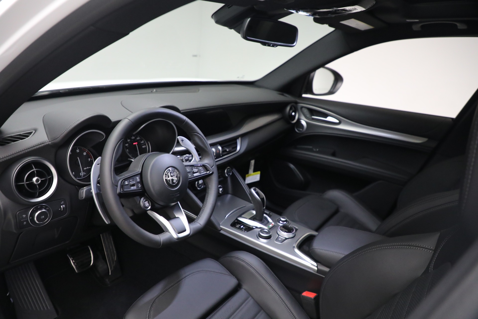 New-2023-Alfa-Romeo-Stelvio-Veloce