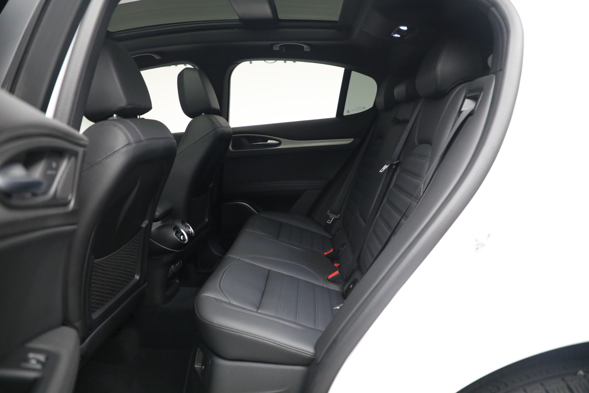 New-2023-Alfa-Romeo-Stelvio-Veloce