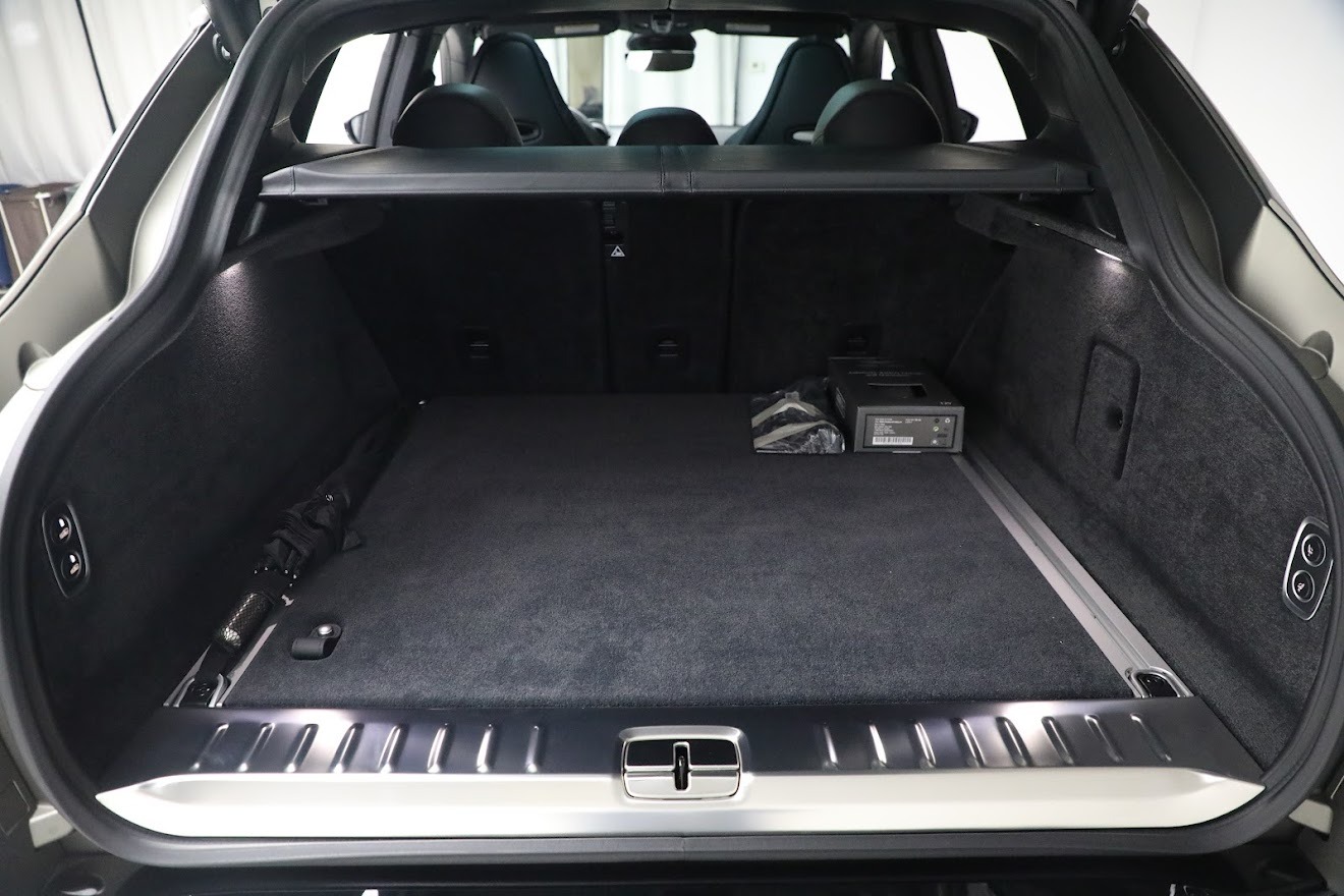 New-2023-Aston-Martin-DBX-707