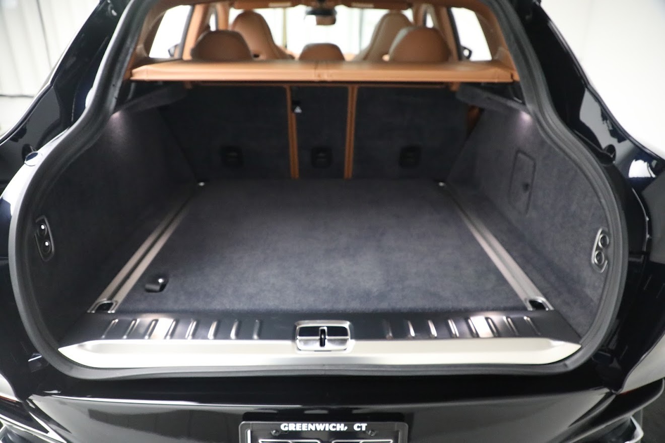 New-2023-Aston-Martin-DBX