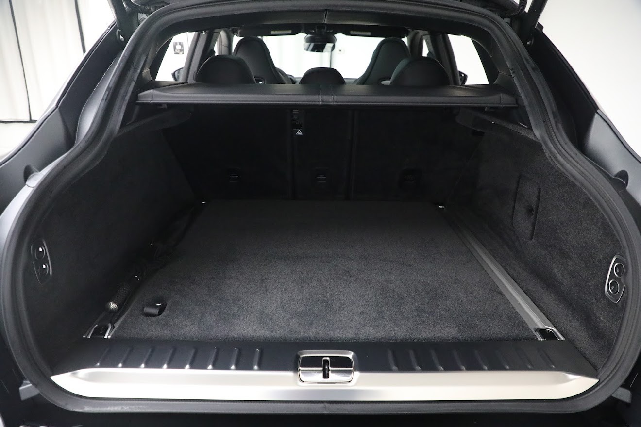 Used-2023-Aston-Martin-DBX-707