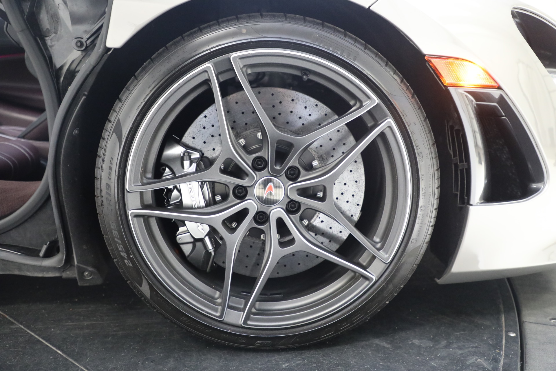 Used-2018-McLaren-720S-Luxury