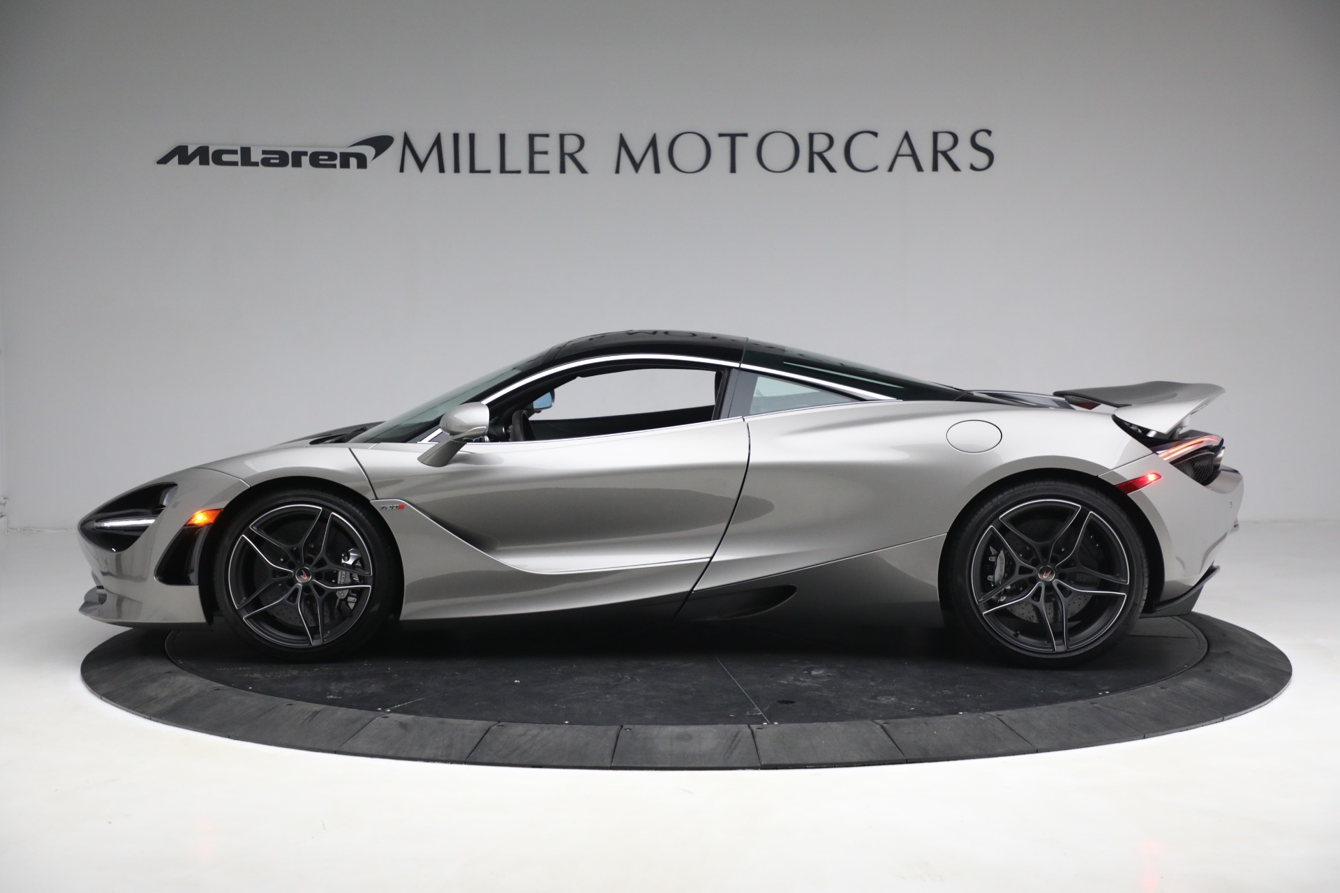 Used-2018-McLaren-720S-Luxury