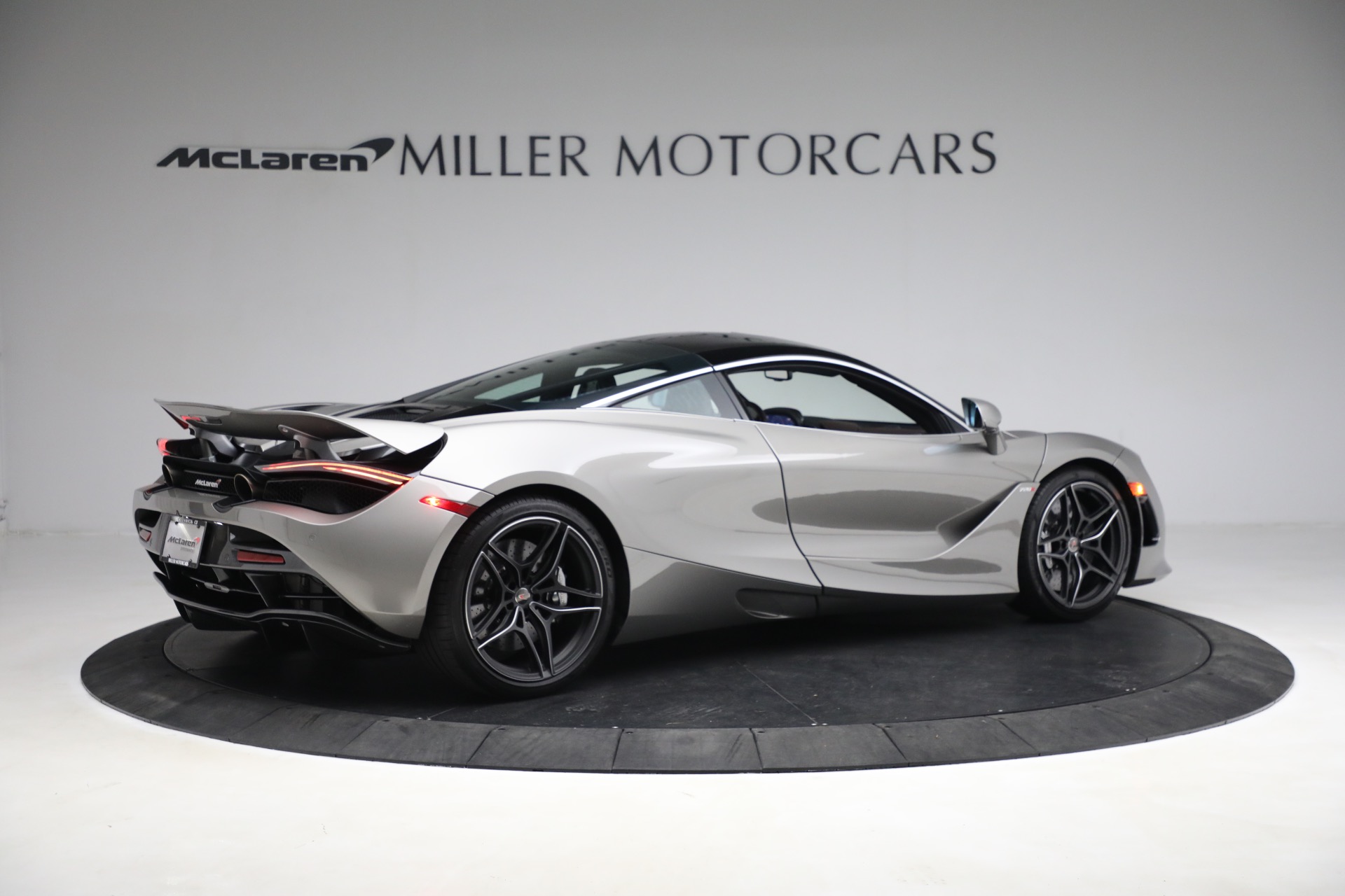 Used-2018-McLaren-720S-Luxury