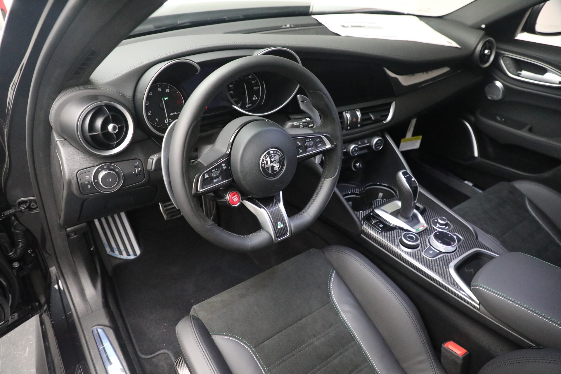 New-2023-Alfa-Romeo-Giulia-Quadrifoglio