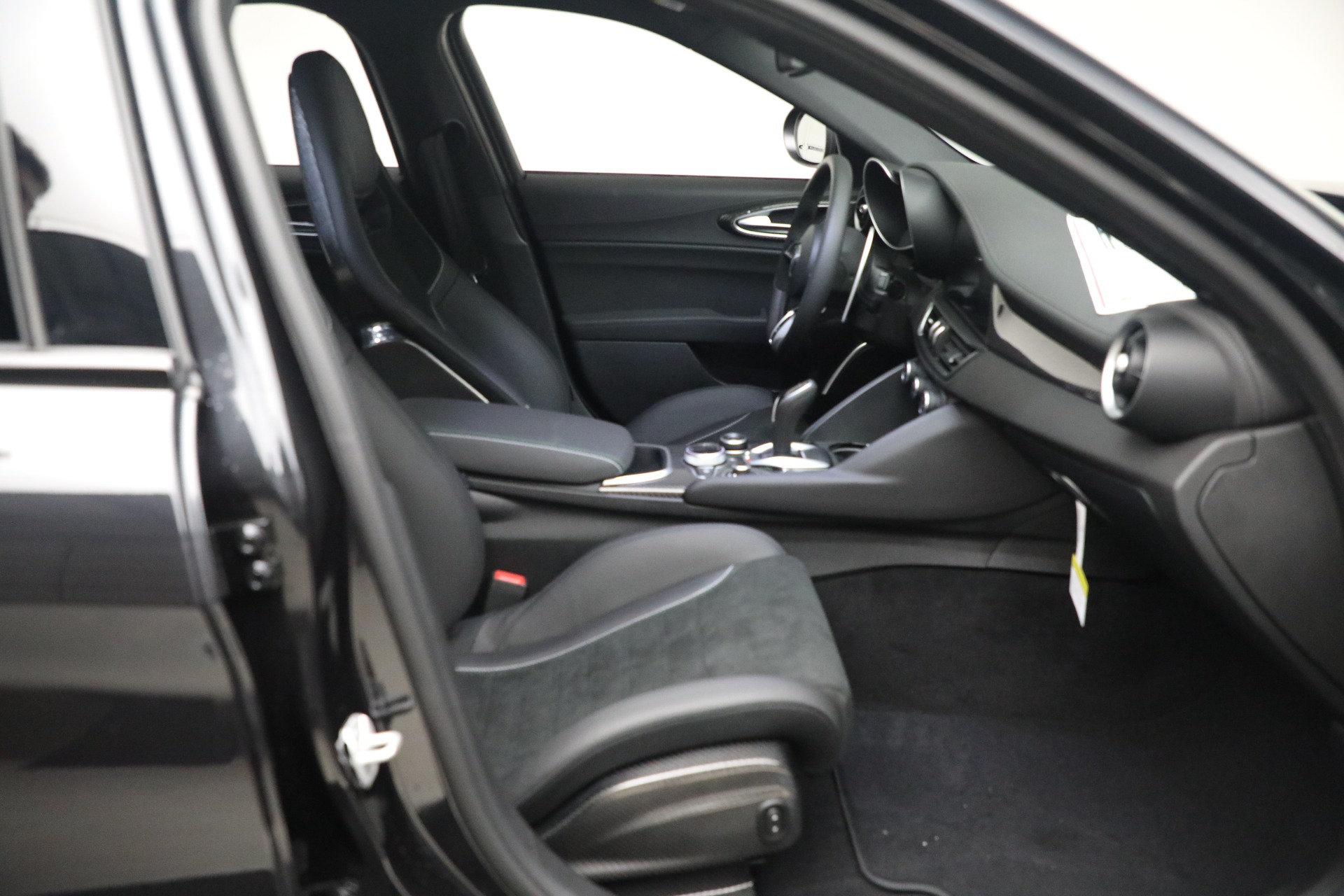 New-2023-Alfa-Romeo-Giulia-Quadrifoglio