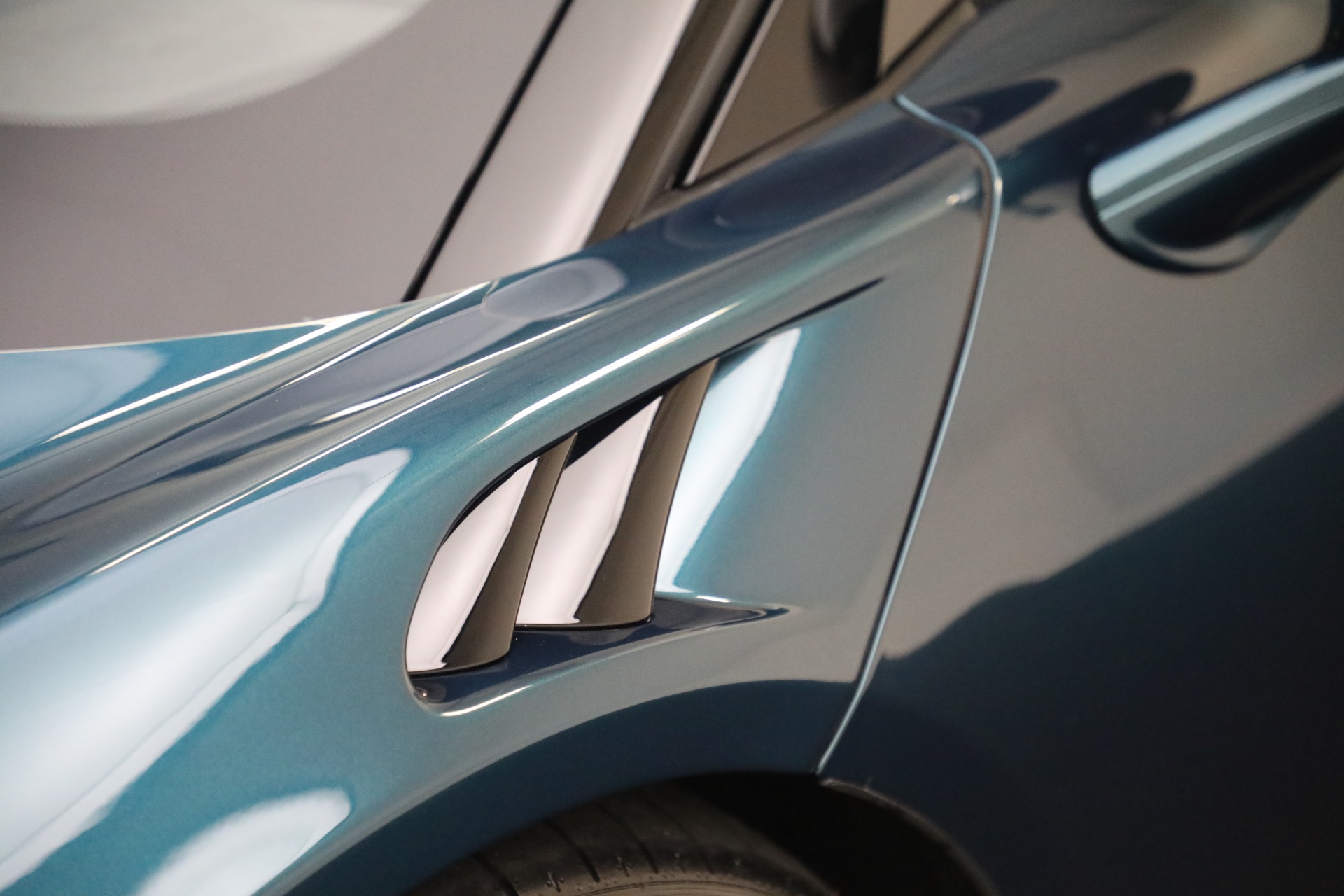 New-2023-McLaren-Artura-TechLux