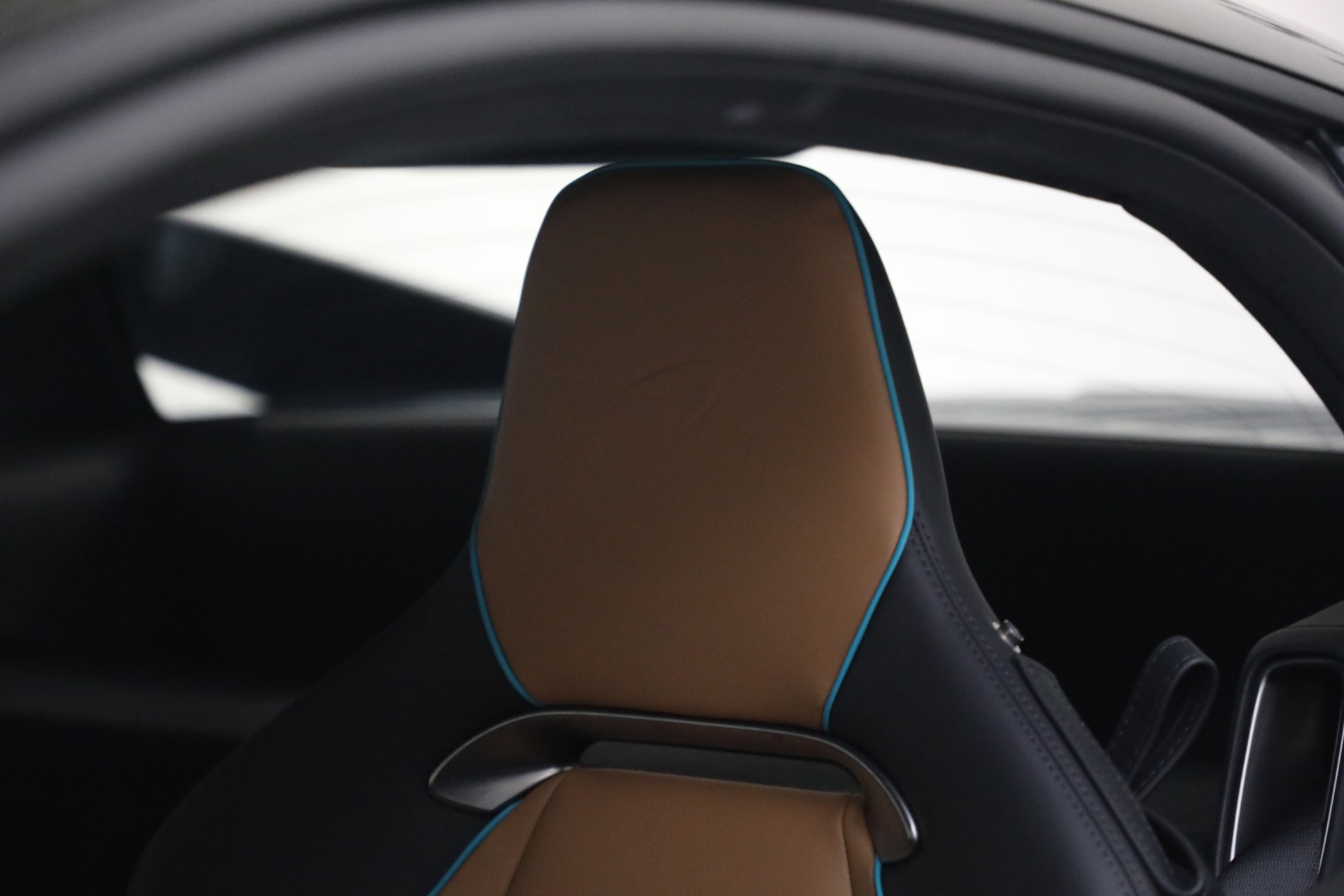 New-2023-McLaren-Artura-TechLux