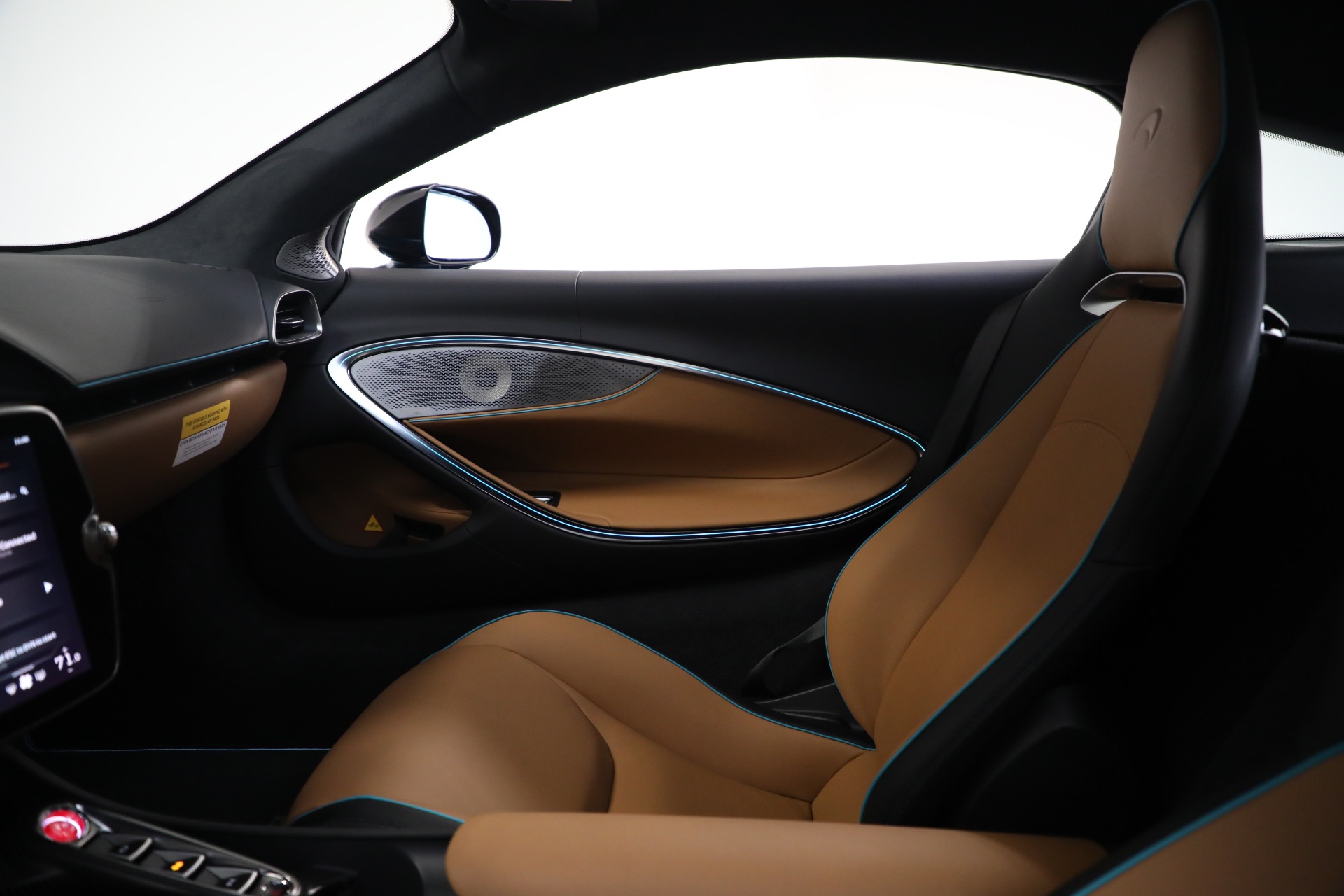 New-2023-McLaren-Artura-TechLux