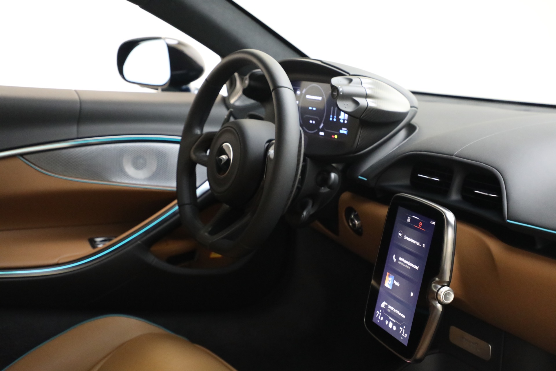 New-2023-McLaren-Artura-TechLux