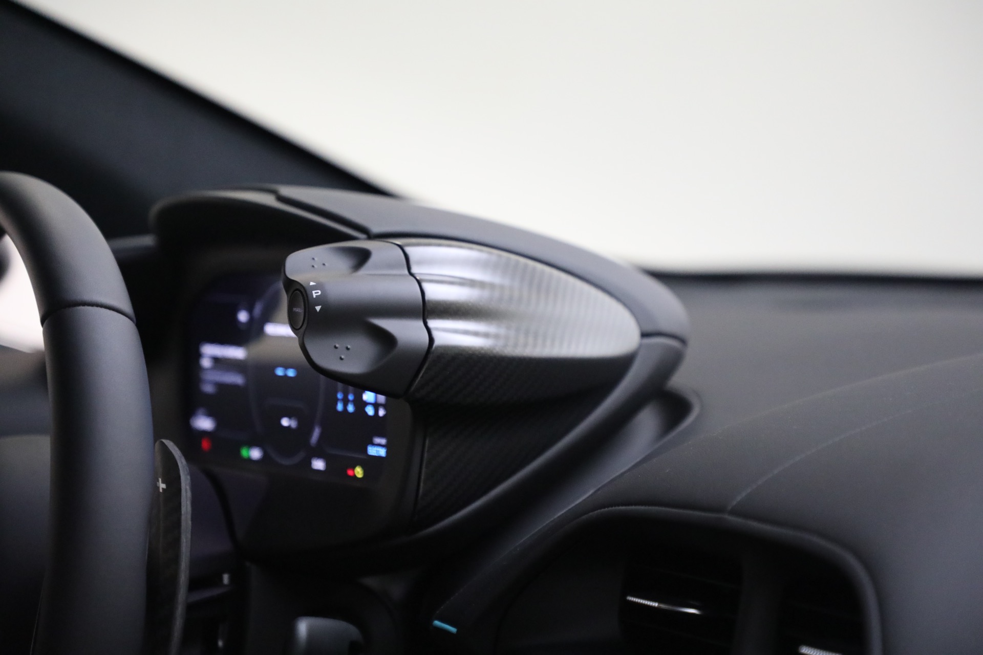 New-2023-McLaren-Artura-TechLux