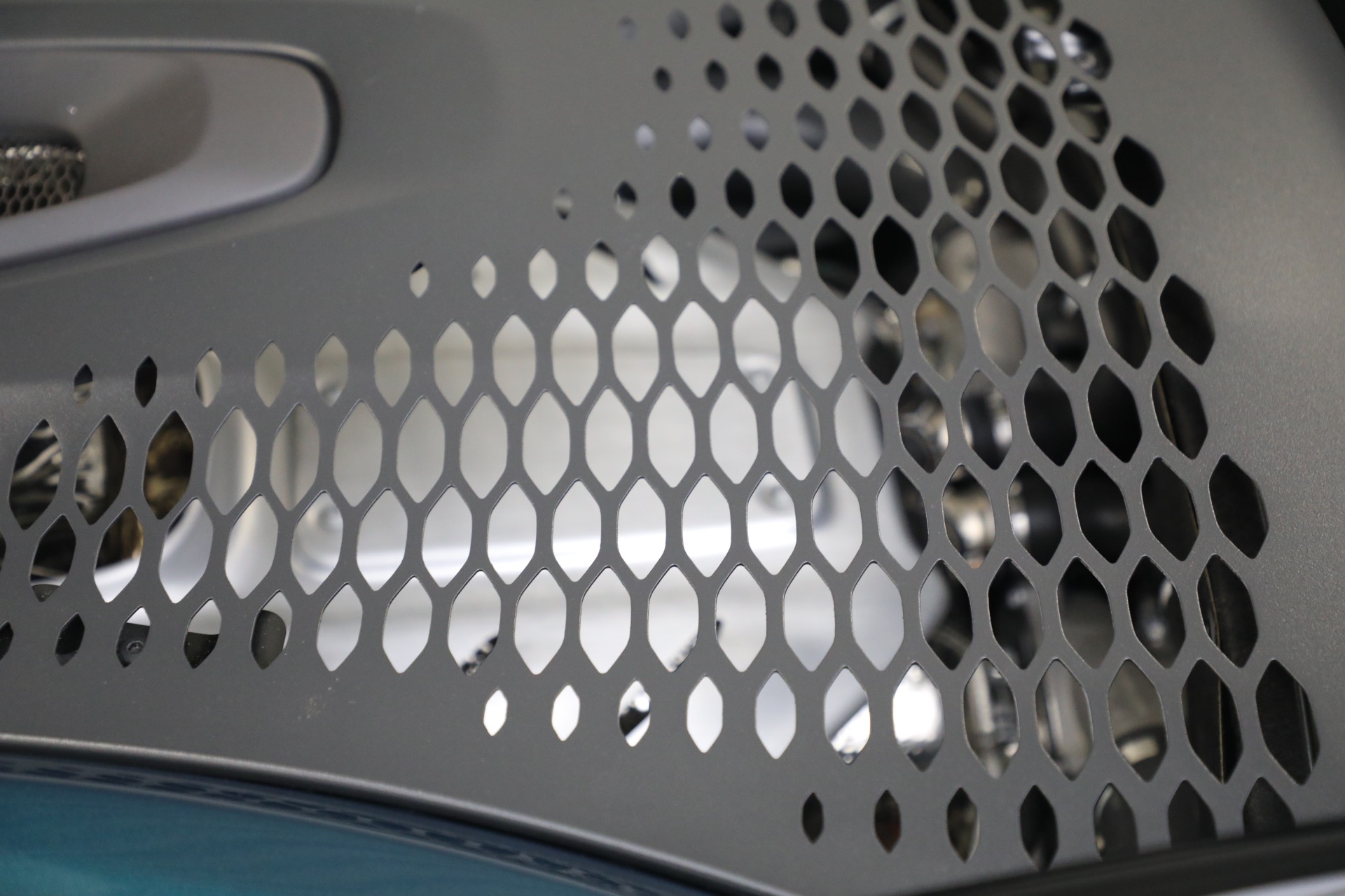 New-2023-McLaren-Artura-TechLux