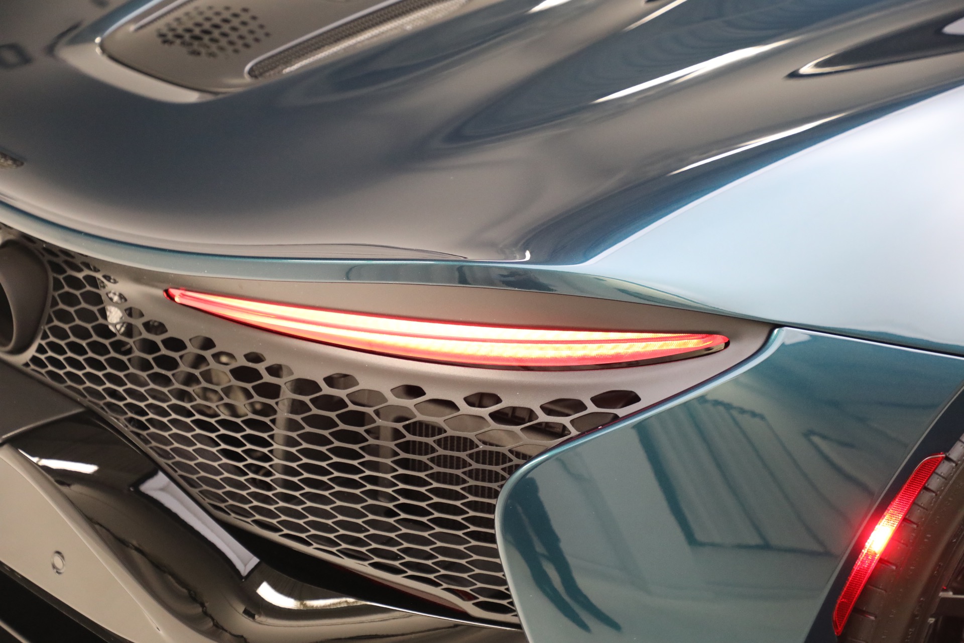 New-2023-McLaren-Artura-TechLux