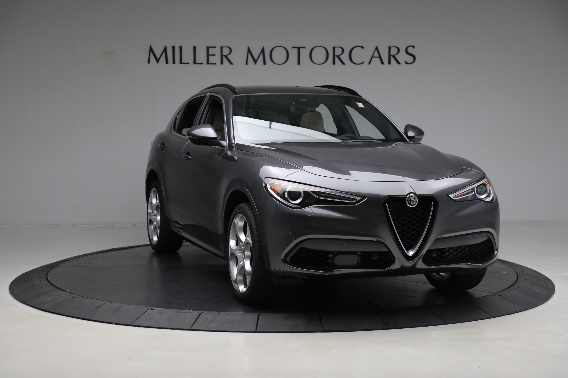 New-2023-Alfa-Romeo-Stelvio-Ti-Lusso-AWD