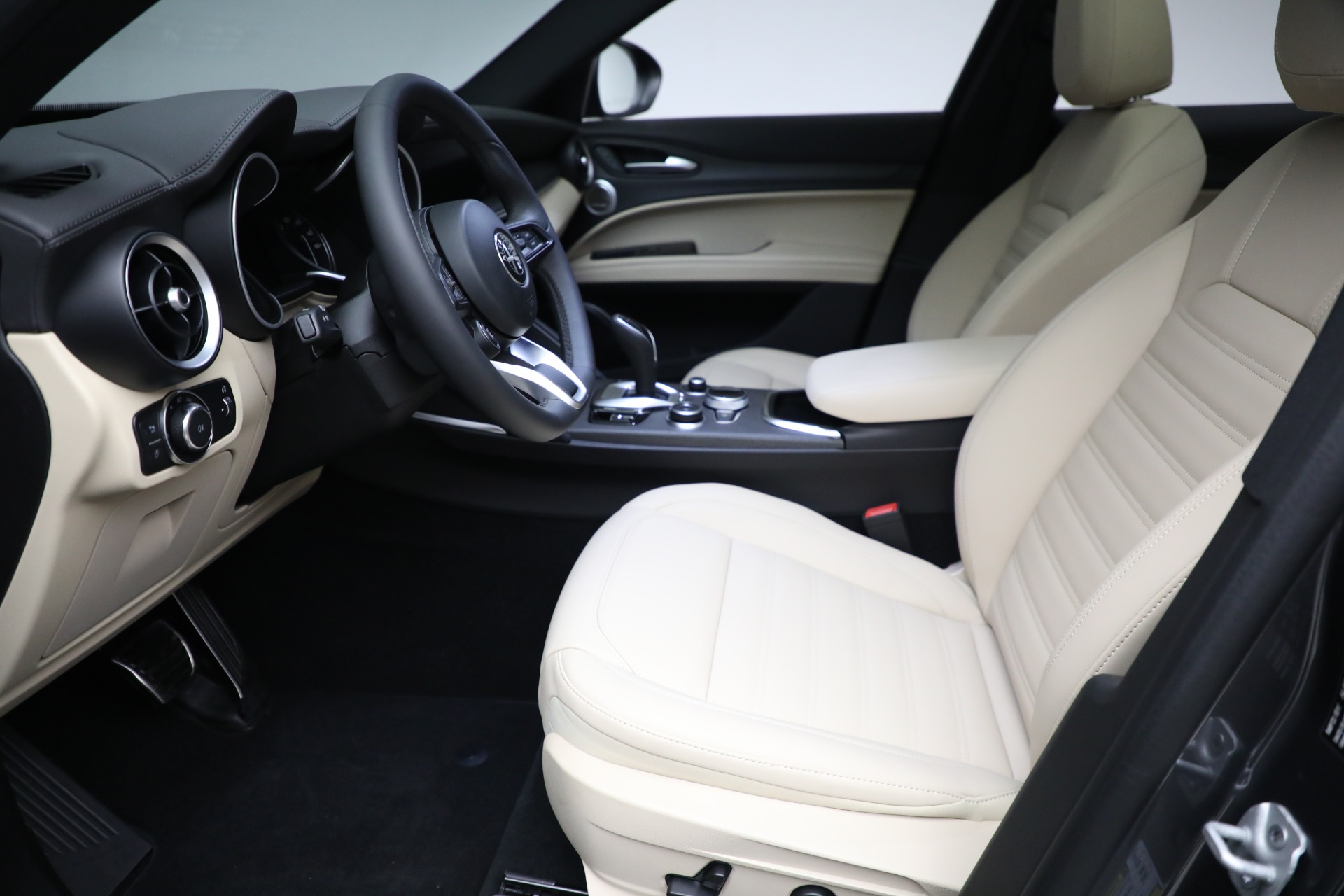 New-2023-Alfa-Romeo-Stelvio-Ti-Lusso-AWD