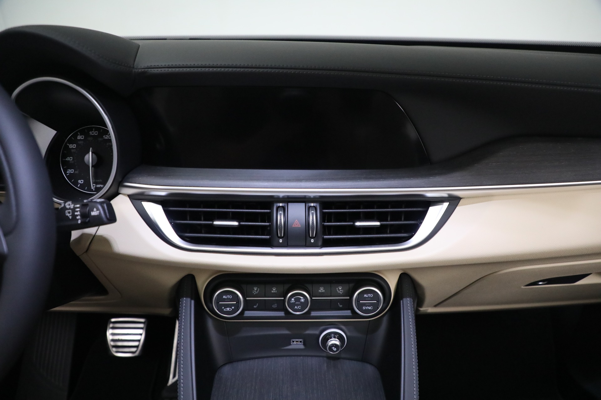 New-2023-Alfa-Romeo-Stelvio-Ti-Lusso-AWD