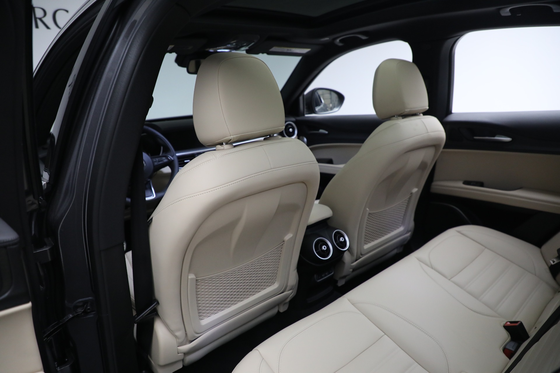 New-2023-Alfa-Romeo-Stelvio-Ti-Lusso-AWD