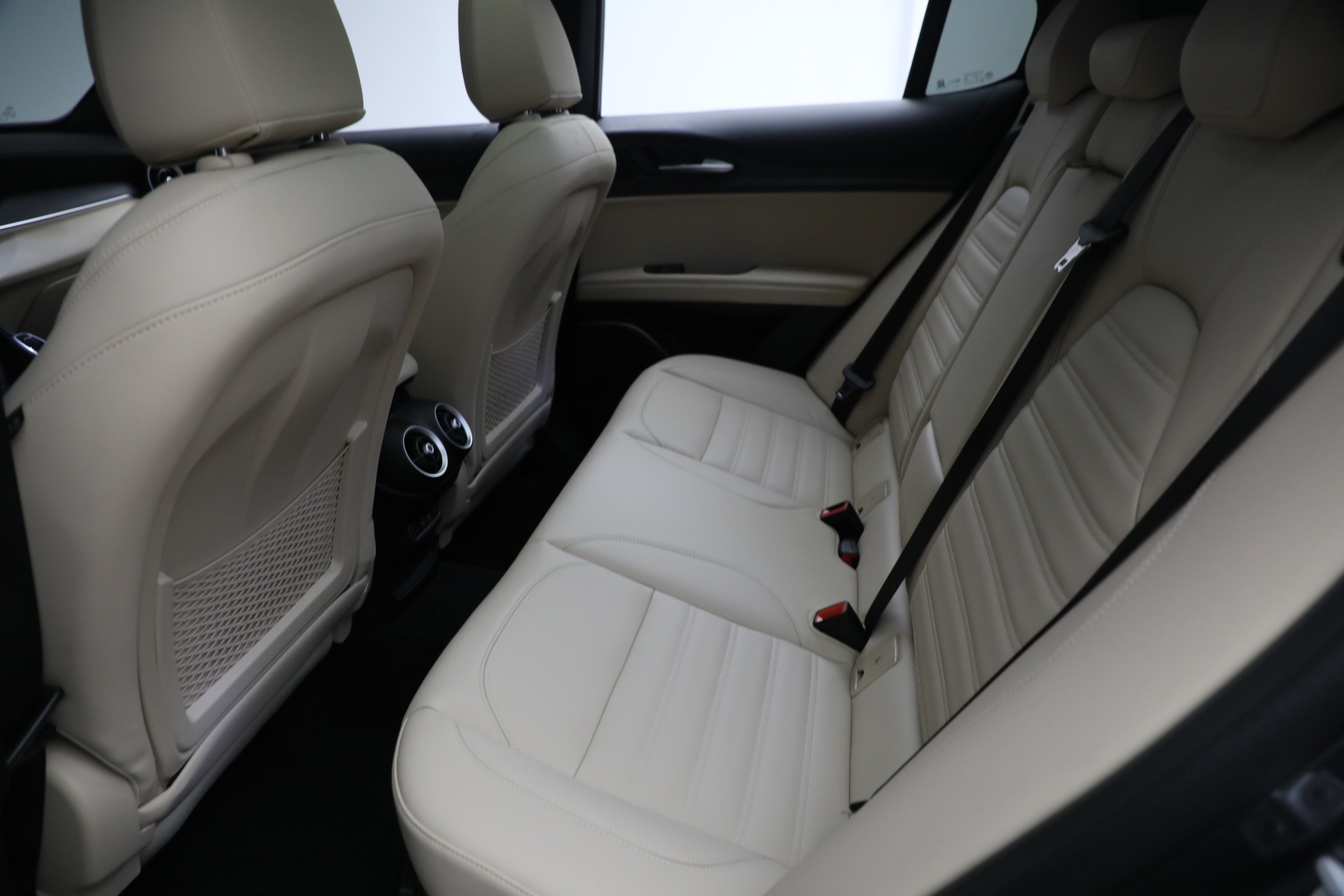 New-2023-Alfa-Romeo-Stelvio-Ti-Lusso-AWD