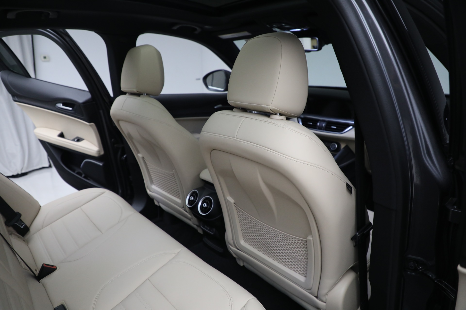 New-2023-Alfa-Romeo-Stelvio-Ti-Lusso-AWD